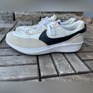LIKE NEW Nike Waffle Debut sneakers